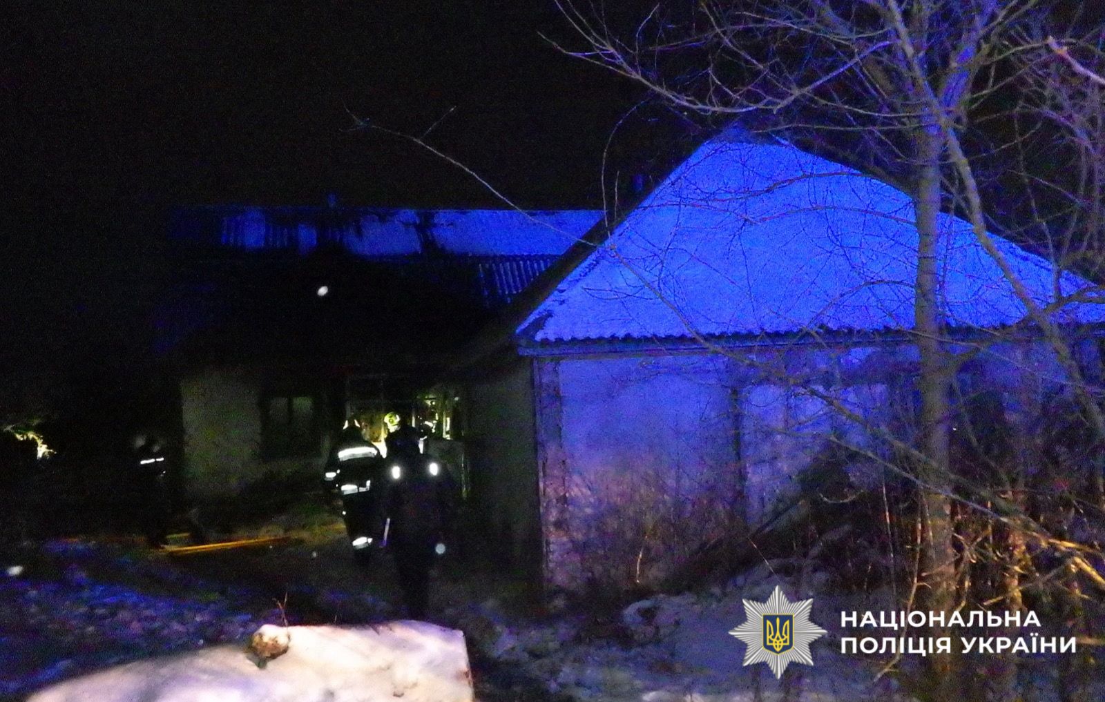 На фотографії зображено місце події, де відбулась пожежа приватного будинку.