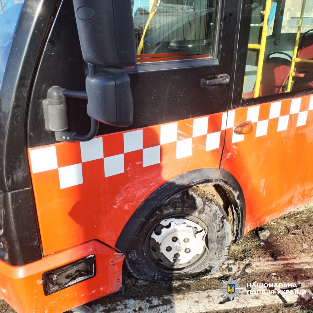 Поліція встановлює обставини ДТП у Харкові за участі пасажирського автобуса