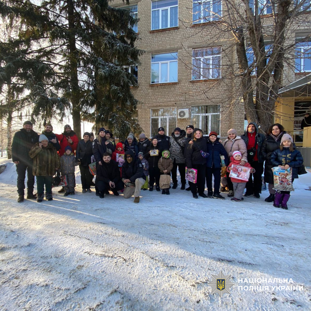 Поліція та волонтери евакуювали громадян з Вовчанської громади Харківщини