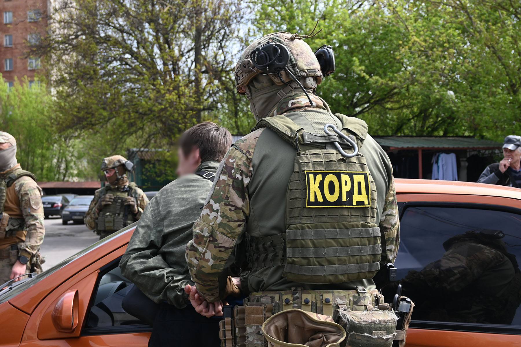 Спецпризначенець КОРД під час затримання наркозбувача на території обласного центру. Квітень 2025 року.
