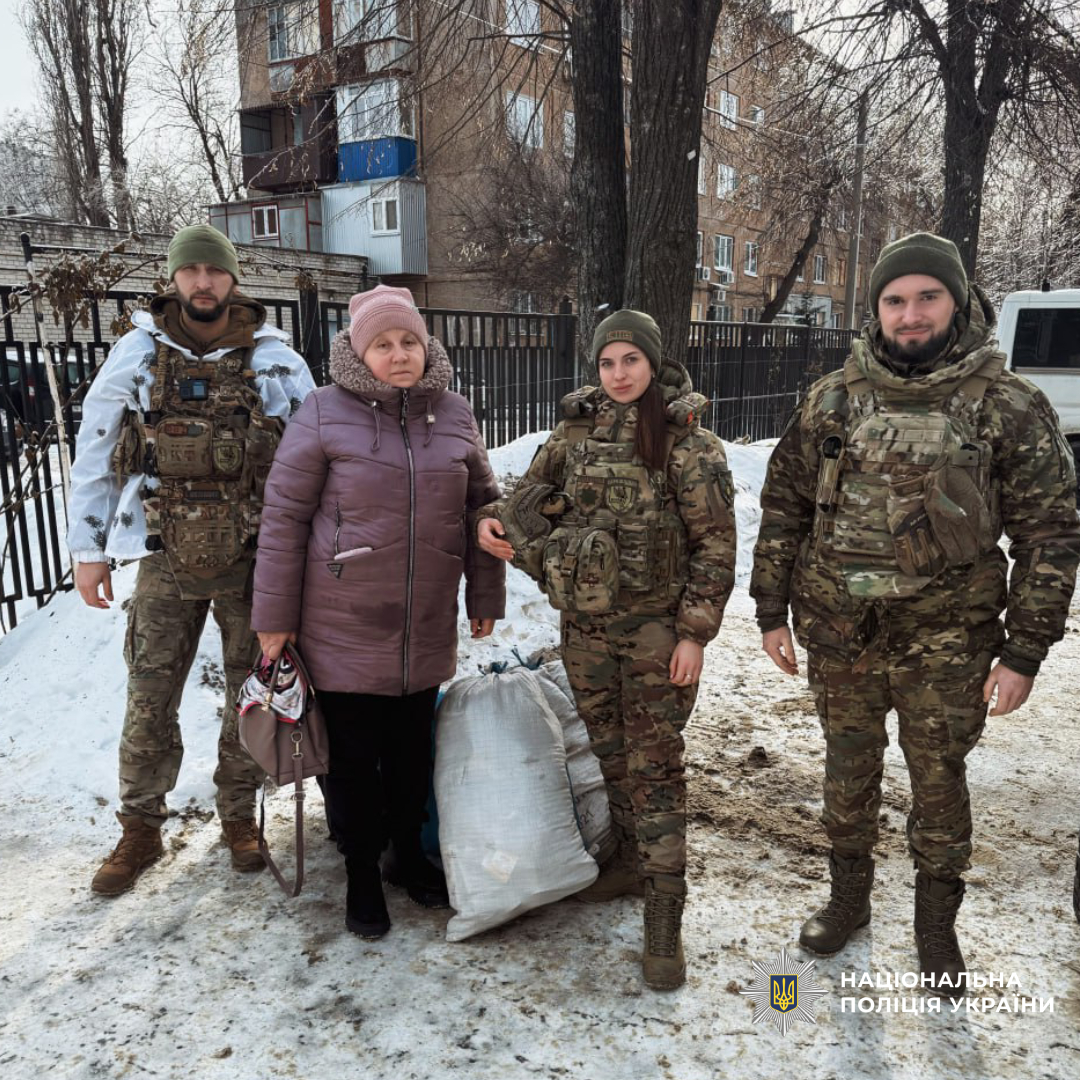 Поліцейські спецпідрозділу «Білий Янгол» продовжують здійснювати евакуації з територій активних бойових дій на Харківщині