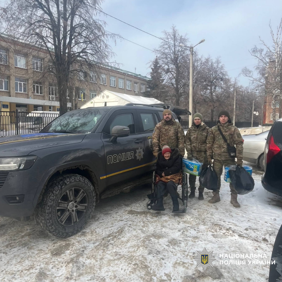 Поліцейські спецпідрозділу «Білий Янгол» продовжують здійснювати евакуації з територій активних бойових дій на Харківщині