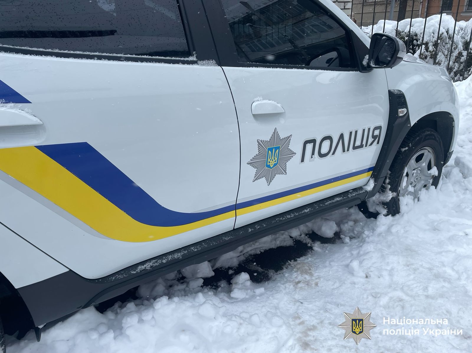 Поліцейські Івано-Франківщини встановили місцеперебування та затримали чоловіка, який вчинив напад на 41-річного мешканця Косівської громади та відкрито заволодів його майном.