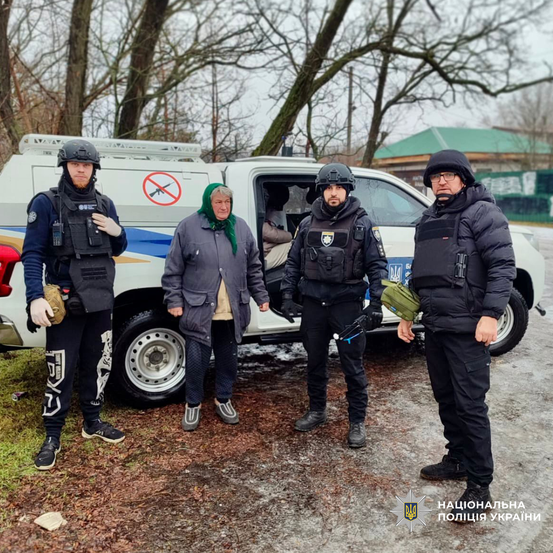 Поліцейські Ізюмщини продовжують евакуацію жителів села Студенок Ізюмського району