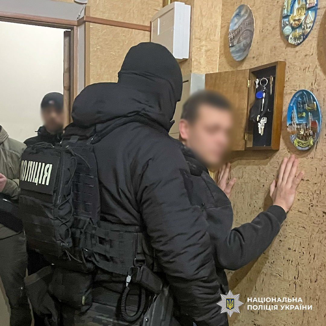 На фотографії зображено зловмисника.