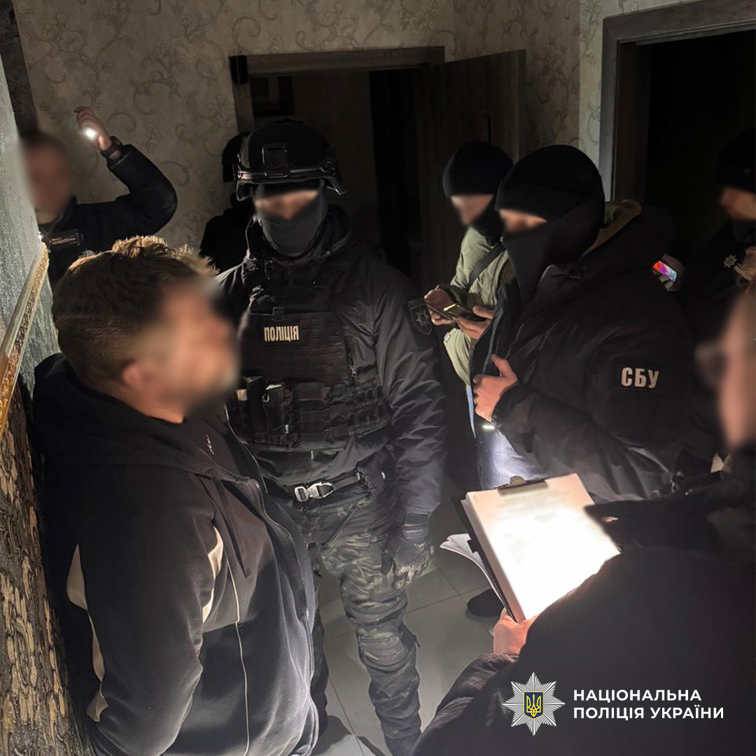 На фотографії зображено зловмисника.