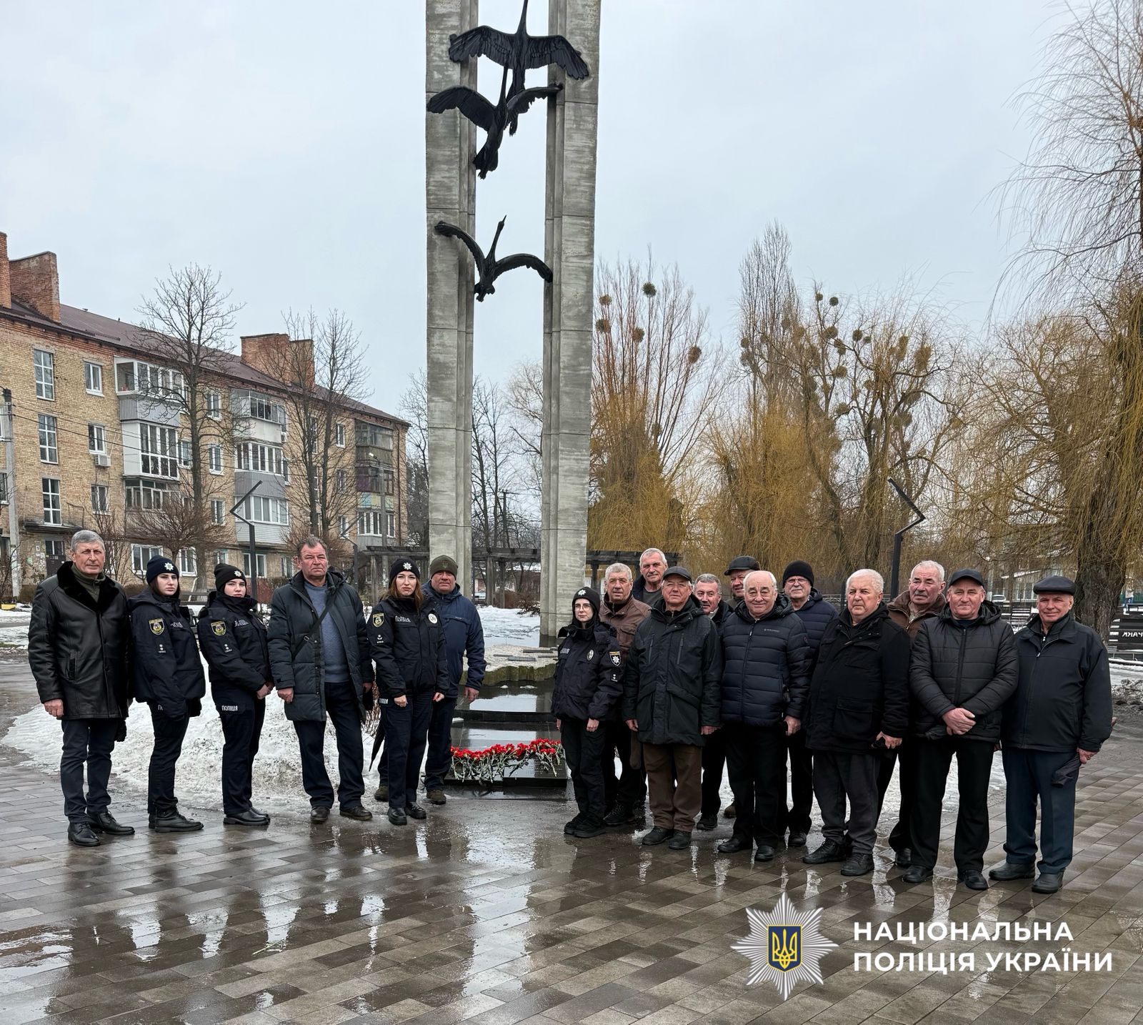 Правоохоронці разом із ветеранами органів внутрішніх справ та представниками громад долучилися до вшанування памʼяті воїнів, полеглих на території інших держав.