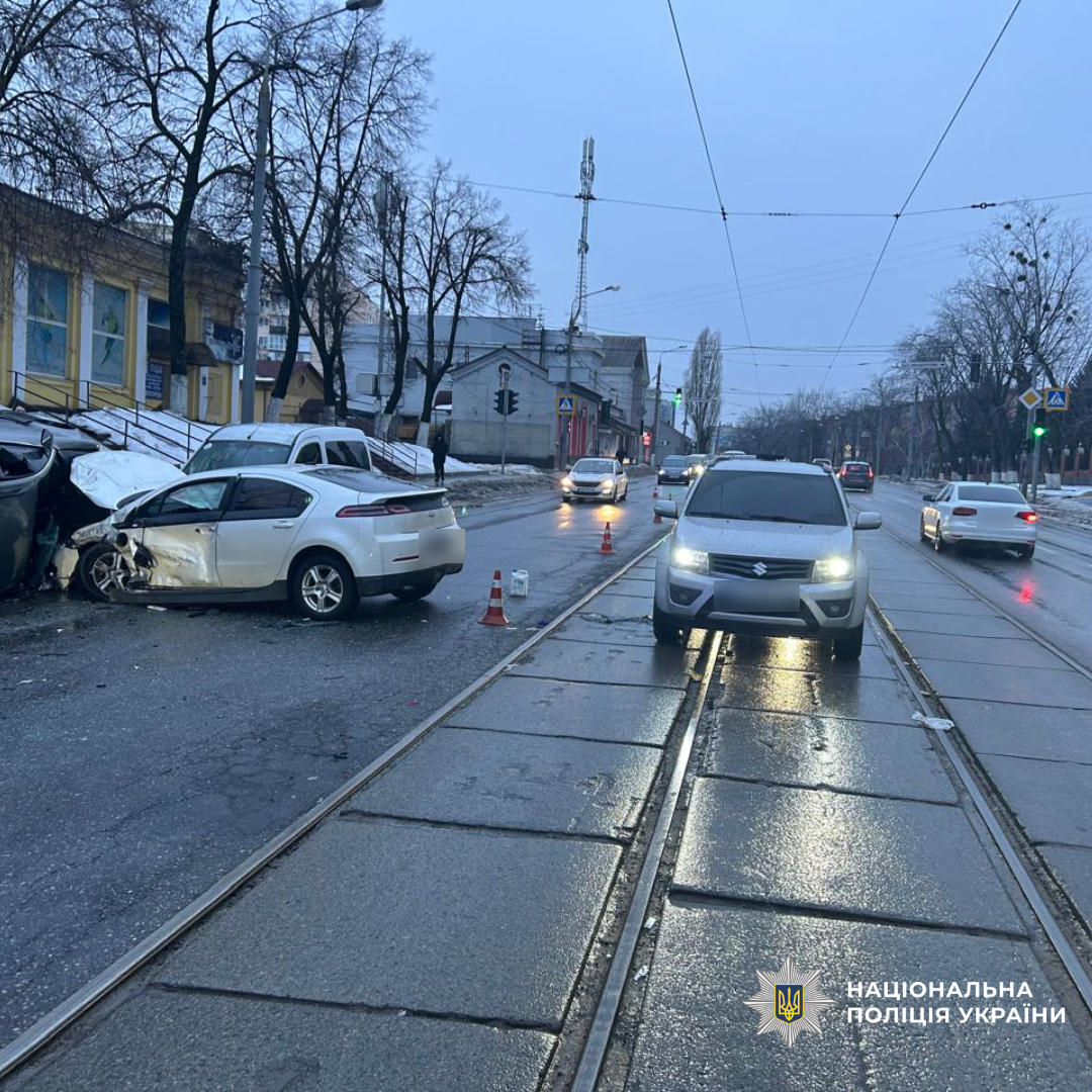 Поліція Харкова встановлює обставини ДТП, в якій загинула людина