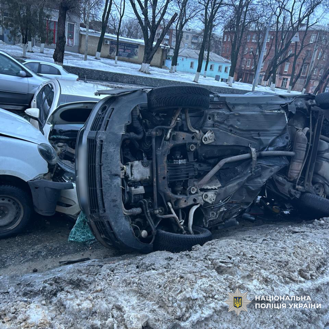 Поліція Харкова встановлює обставини ДТП, в якій загинула людина