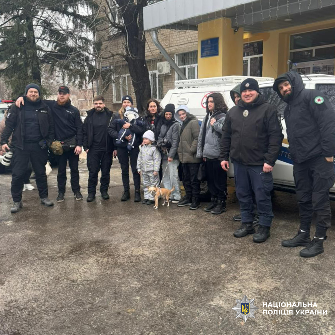 поліцейські врятували п’ятьох дітей, серед яких немовля