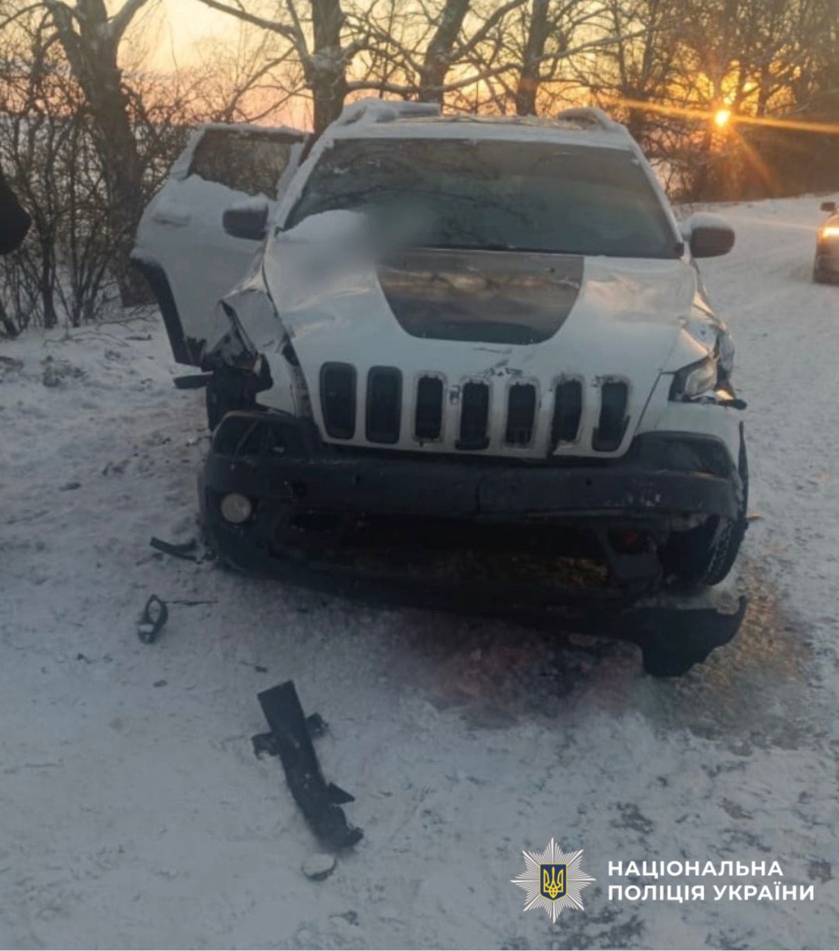 На фотографії зображено автомобіль, який є учасником ДТП, про яку йдеться в статті.