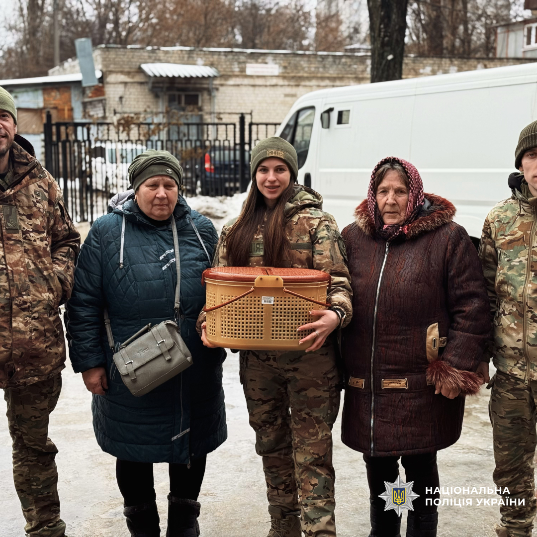 Поліцейські спецпідрозділу «Білий янгол» евакуювали мешканців Куп’янщини та Вовчанщини