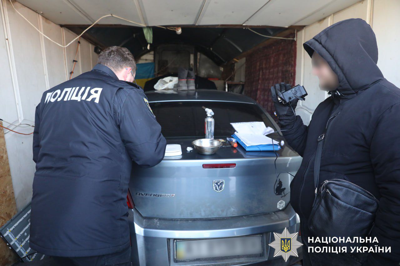 На фото зображено працівників поліції