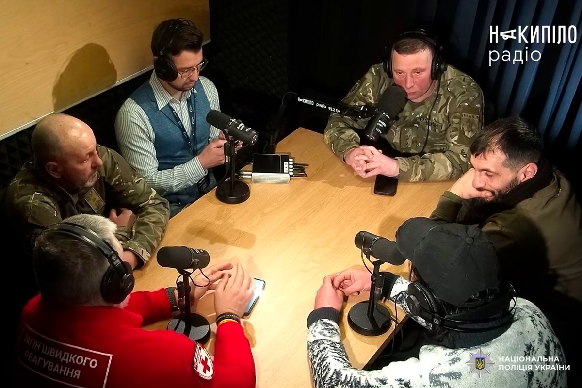 Спільний ефір військових, поліції та Червоного Хреста на «Накипіло радіо» — єдність заради людей.