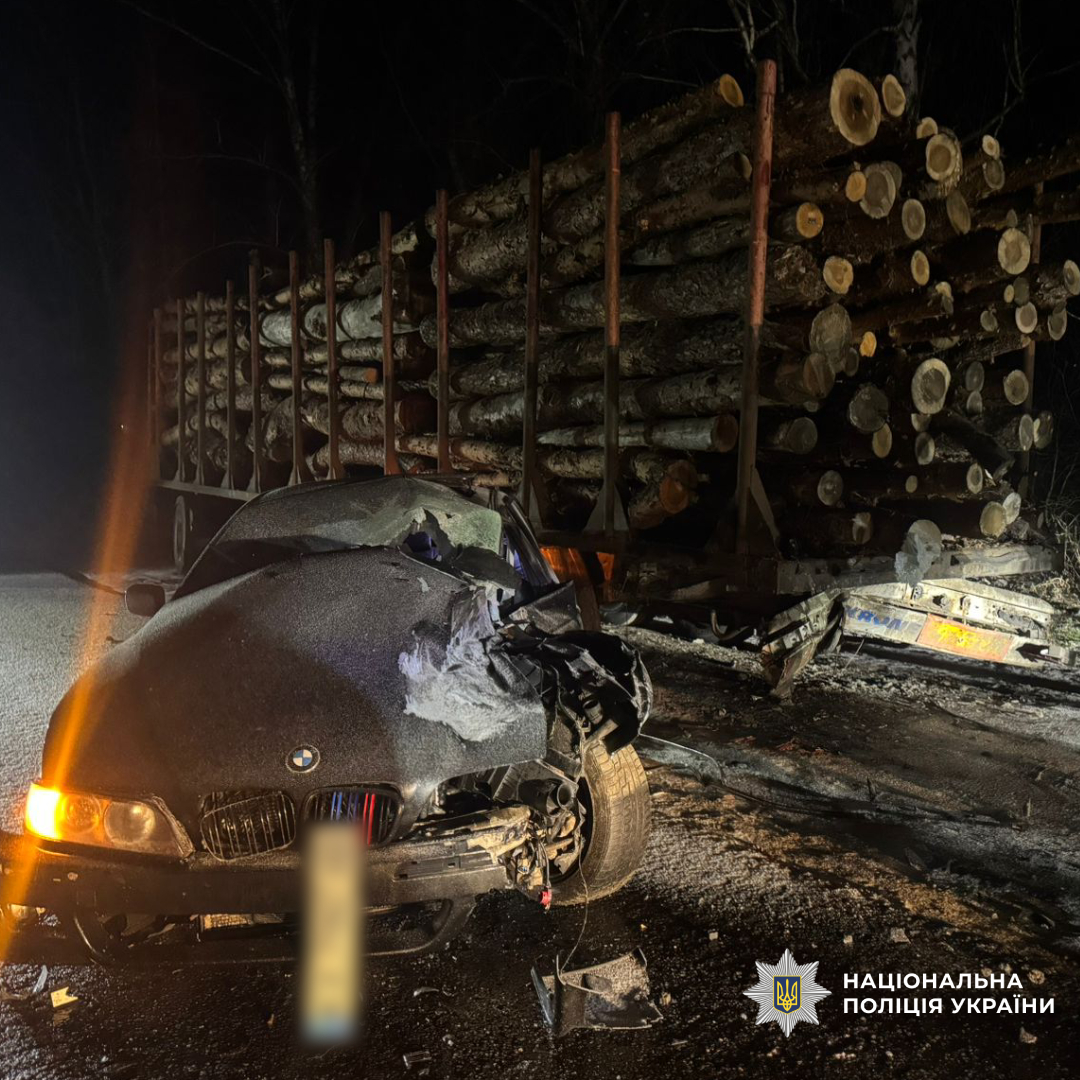 На Харківщині поліція встановлює обставини ДТП, в якій постраждала неповнолітня дівчина