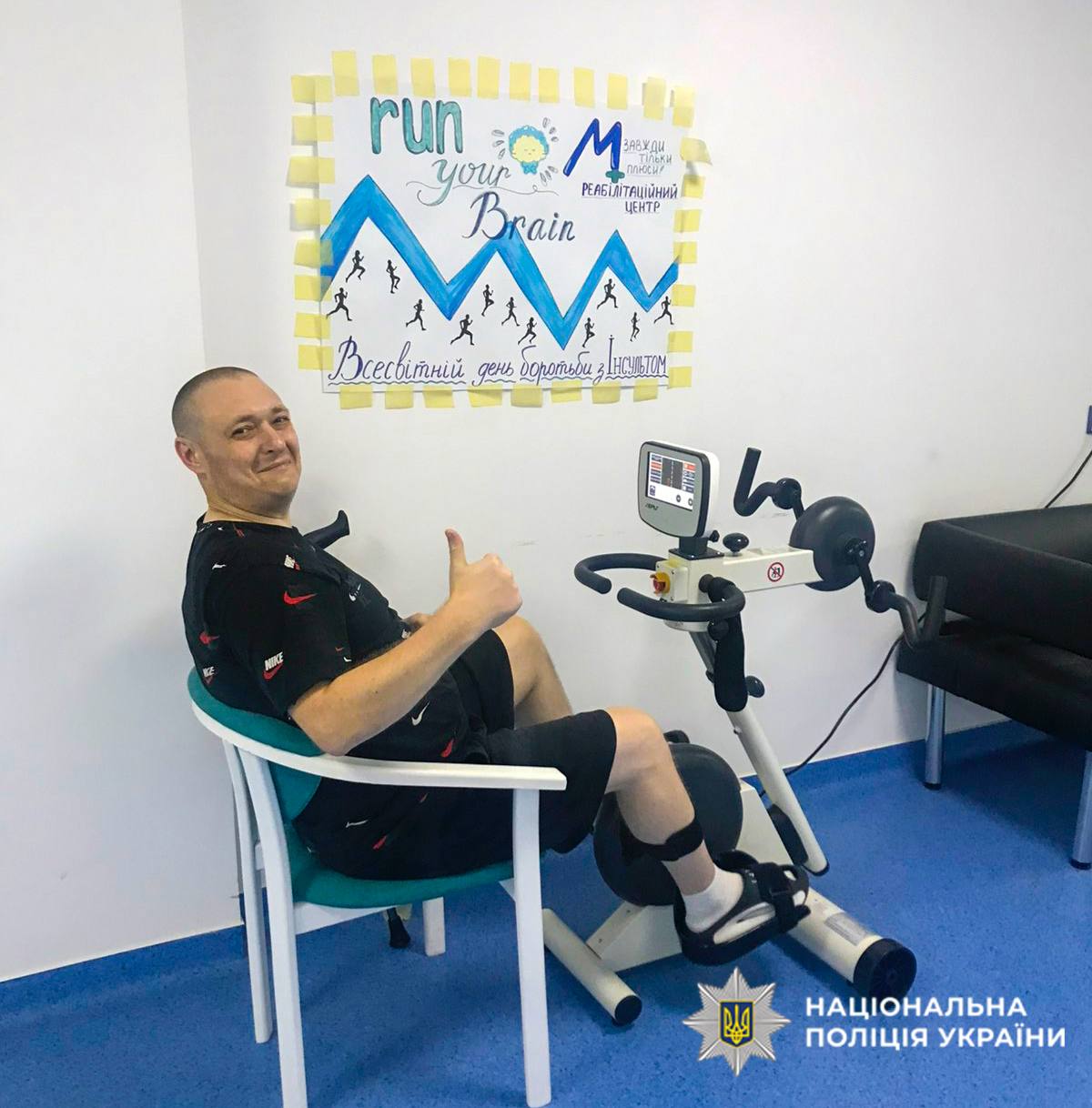 На фотографії зображено Сергія Шпака - ветерана збройних сил, який після реабілітації виявив бажання працювати в поліції Київщини.