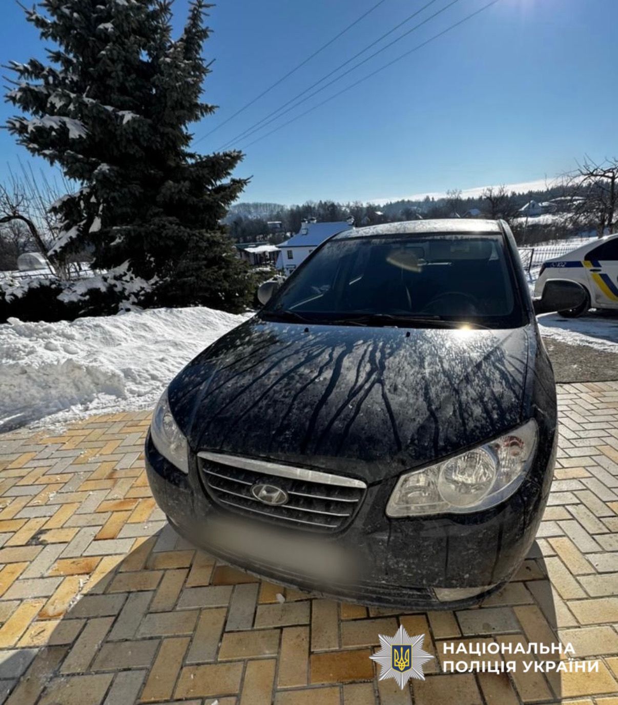 На фотографії зображено викрадений автомобіль.