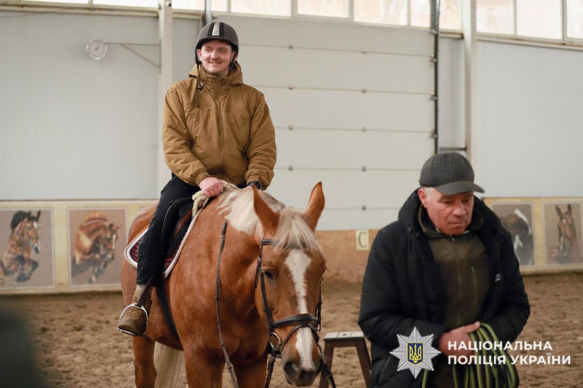 Поранений правоохоронець на коні