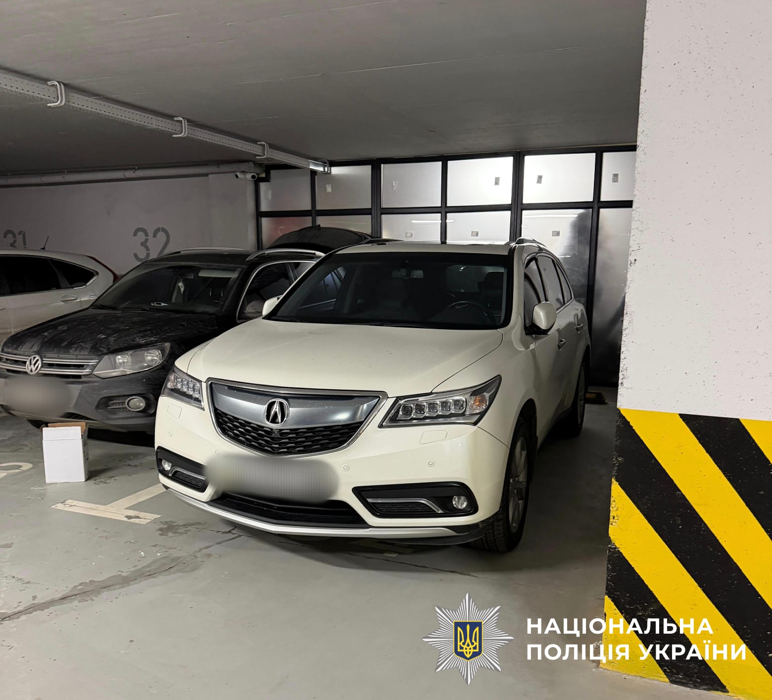 На фото зображений автомобіль.