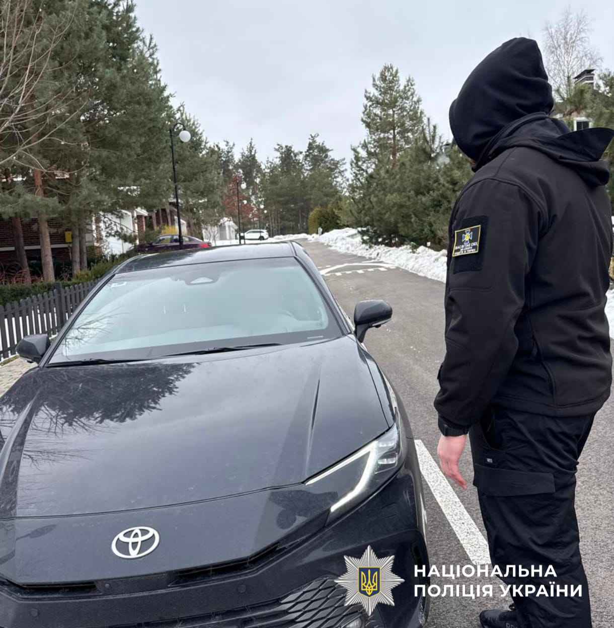 На фото зображений автомобіль.