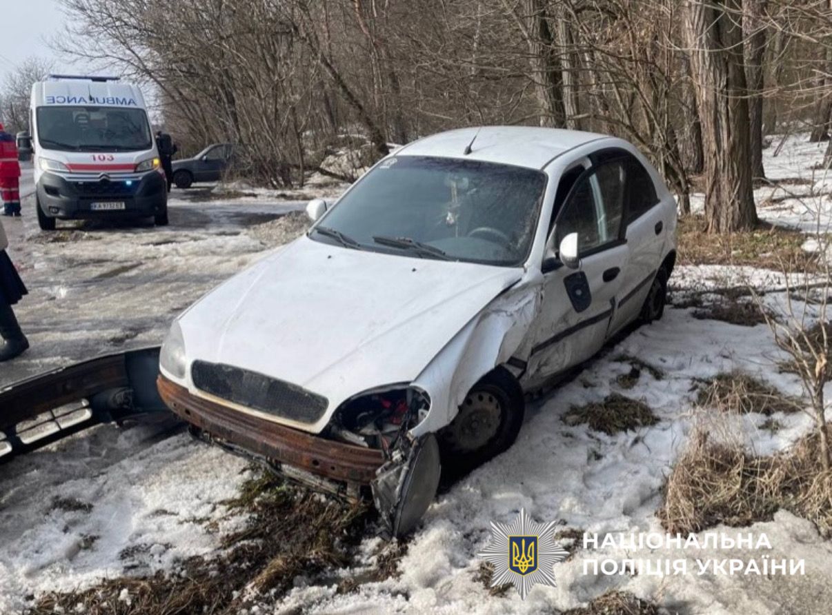 На фото зображений автомобіль який потрапив у ДТП