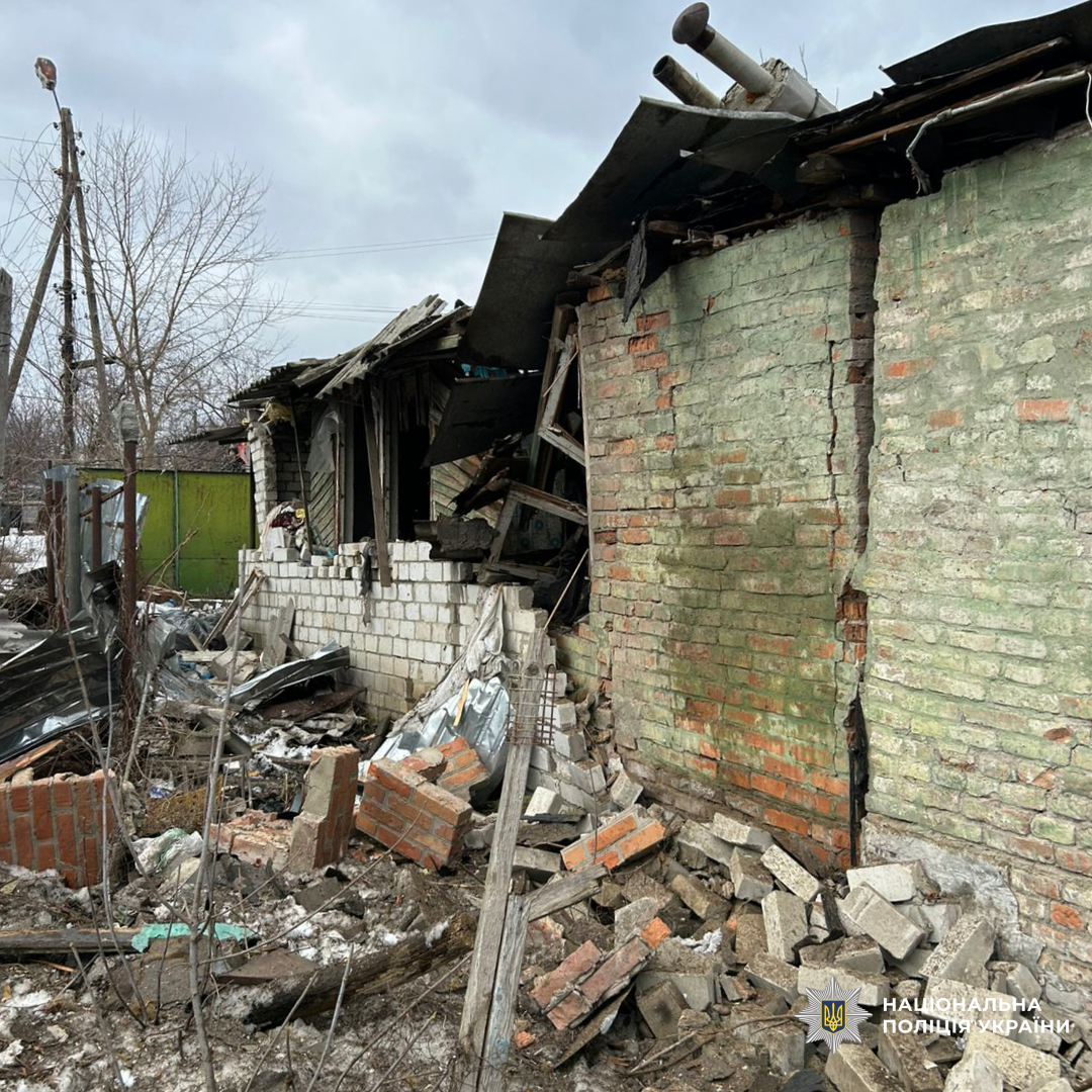 Постраждали п’ятеро людей, серед них дитина: поліцейські Чугуївського району задокументували наслідки ворожого обстрілу