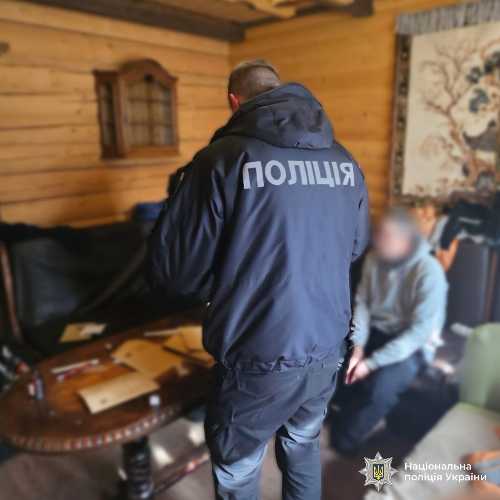 Завдав смертельних ножових поранень приятелю: поліцейські Івано-Франківщини затримали підозрюваного в умисному вбивстві