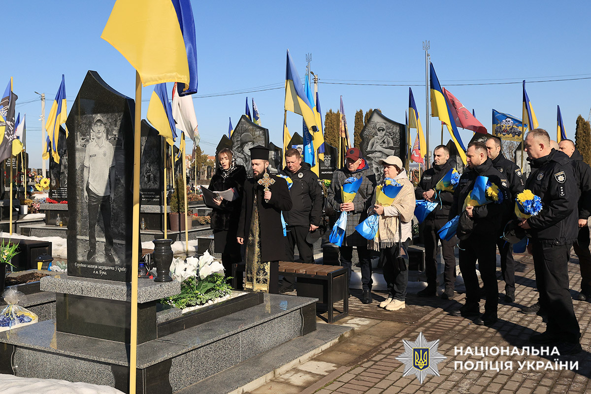 У Хмельницькому вшанували пам’ять загиблого на війні поліцейського Юрія Чабаха