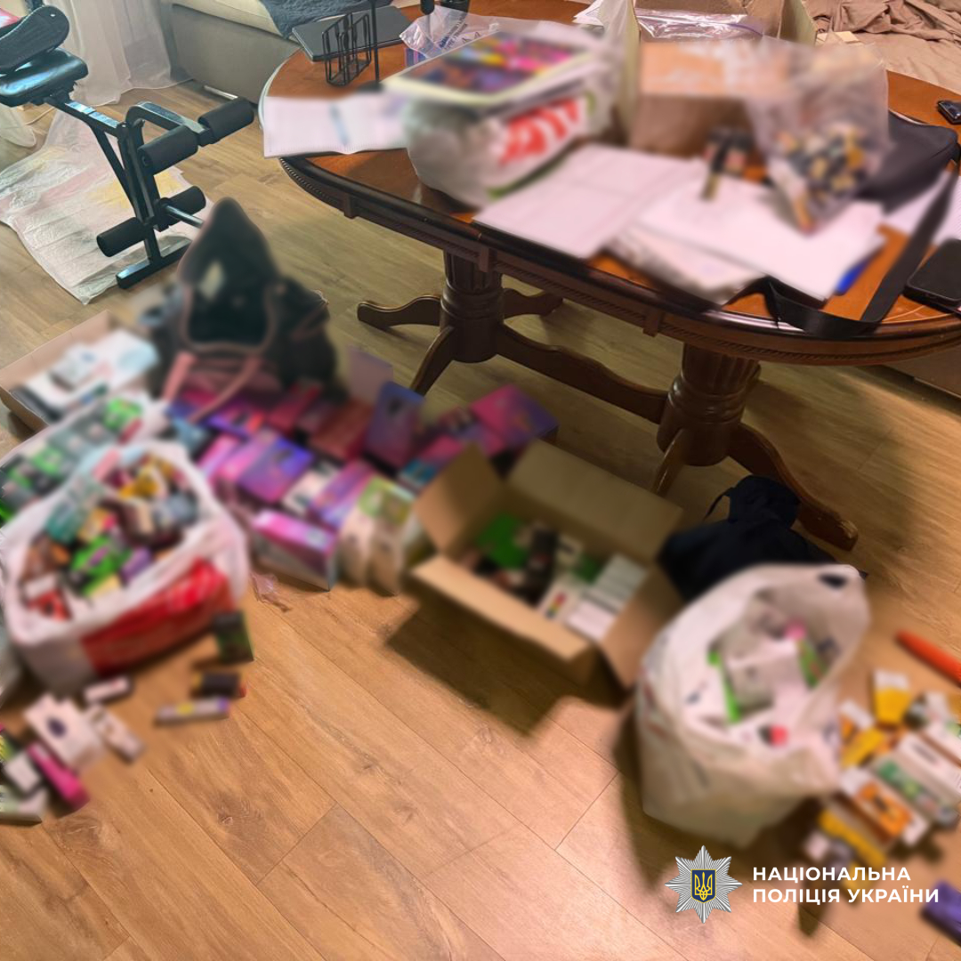 Поліцейські Харківщини викрили масштабну мережу збуту незаконних електронних сигарет