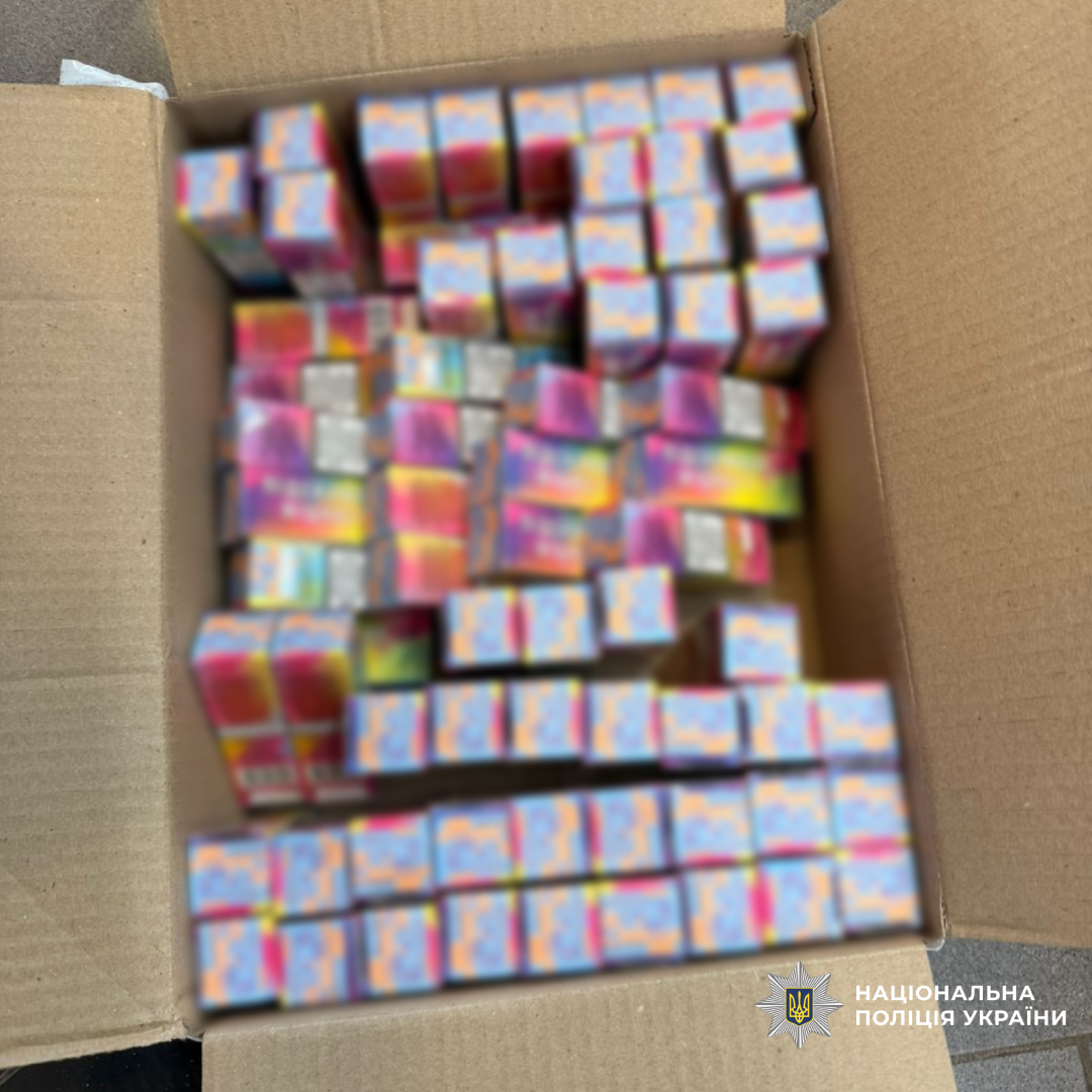 Поліцейські Харківщини викрили масштабну мережу збуту незаконних електронних сигарет
