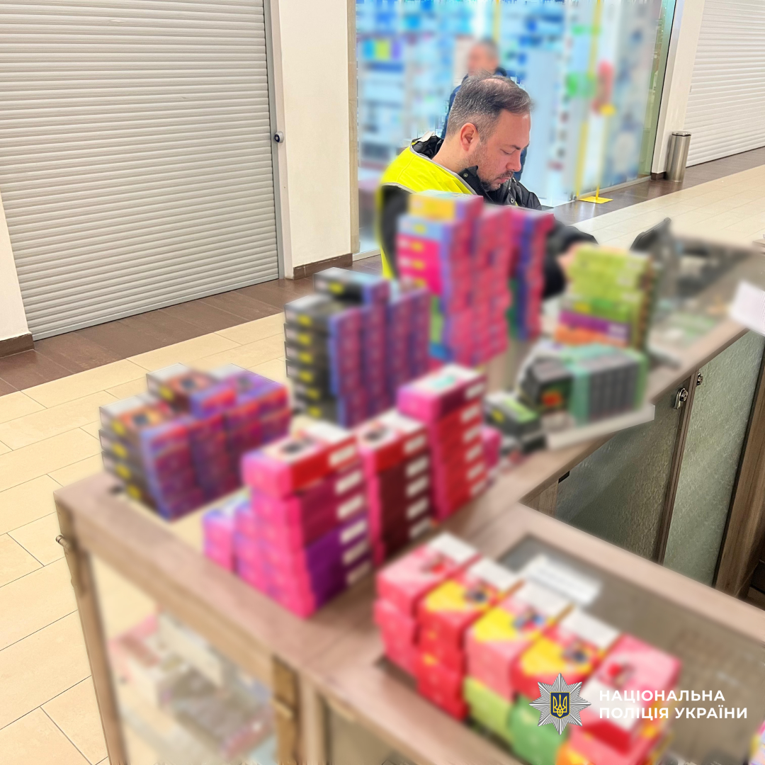 Поліцейські Харківщини викрили масштабну мережу збуту незаконних електронних сигарет