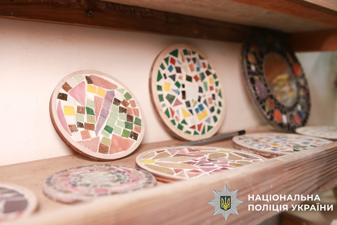 На фотографії зображено реабілітацію поліцейських після поранень.