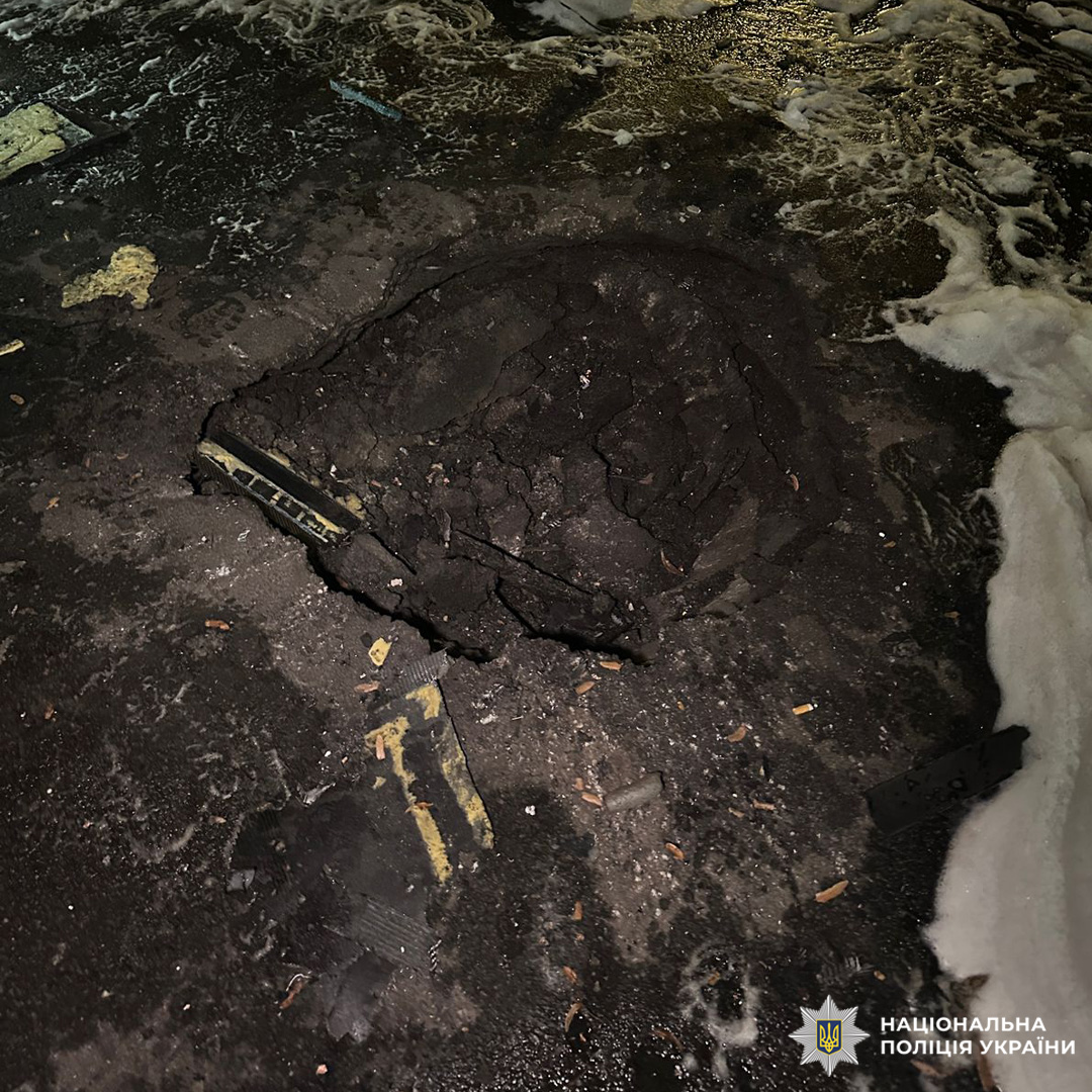 Поліція документує наслідки обстрілу Харкова, внаслідок якого постраждали четверо людей