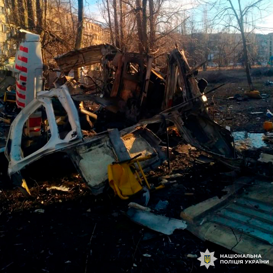 Уламки та залишки спецтранспорту після вибуху чи пожежі.