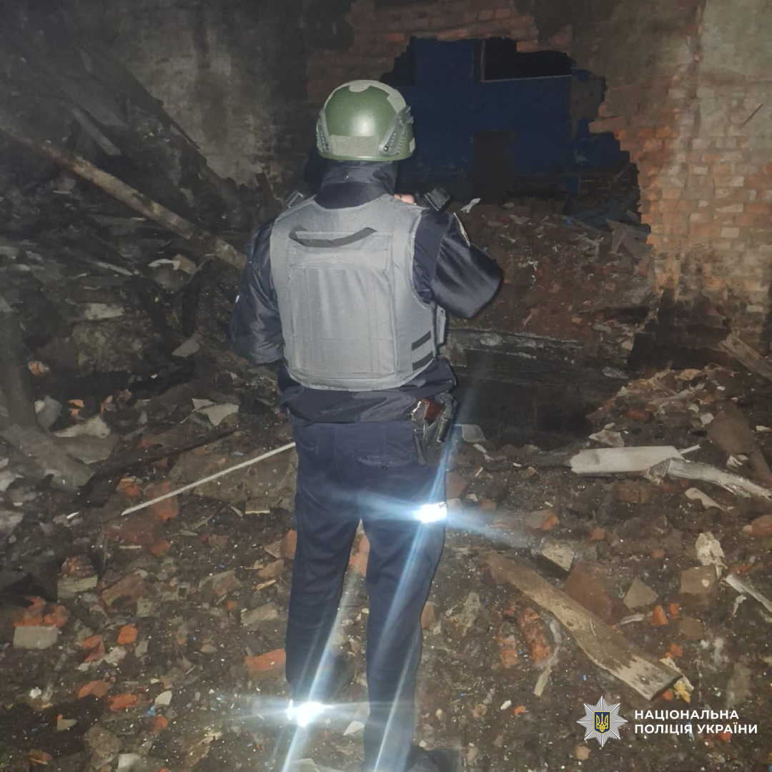 На Харківщині поліцейські задокументували наслідки ворожих обстрілів