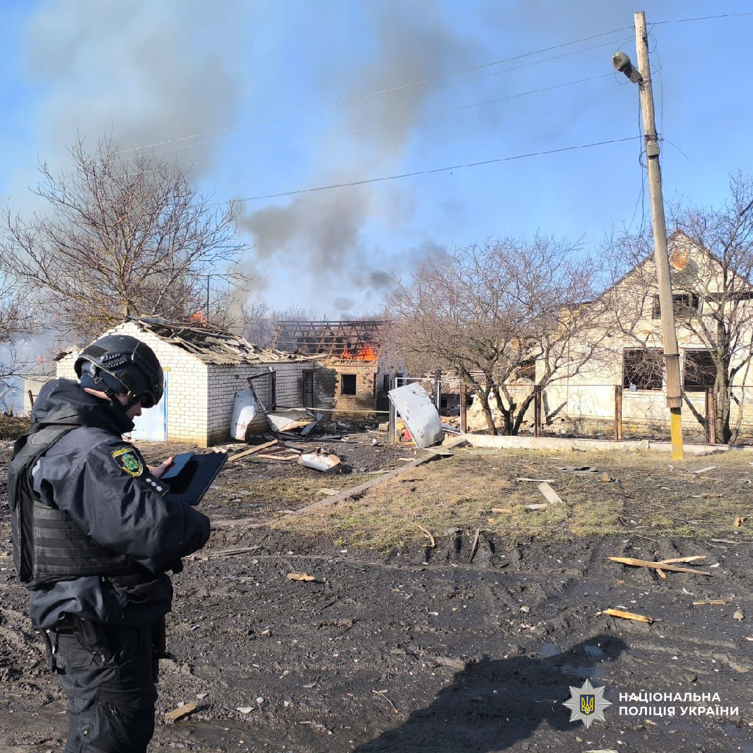На Харківщині поліцейські задокументували наслідки ворожих обстрілів