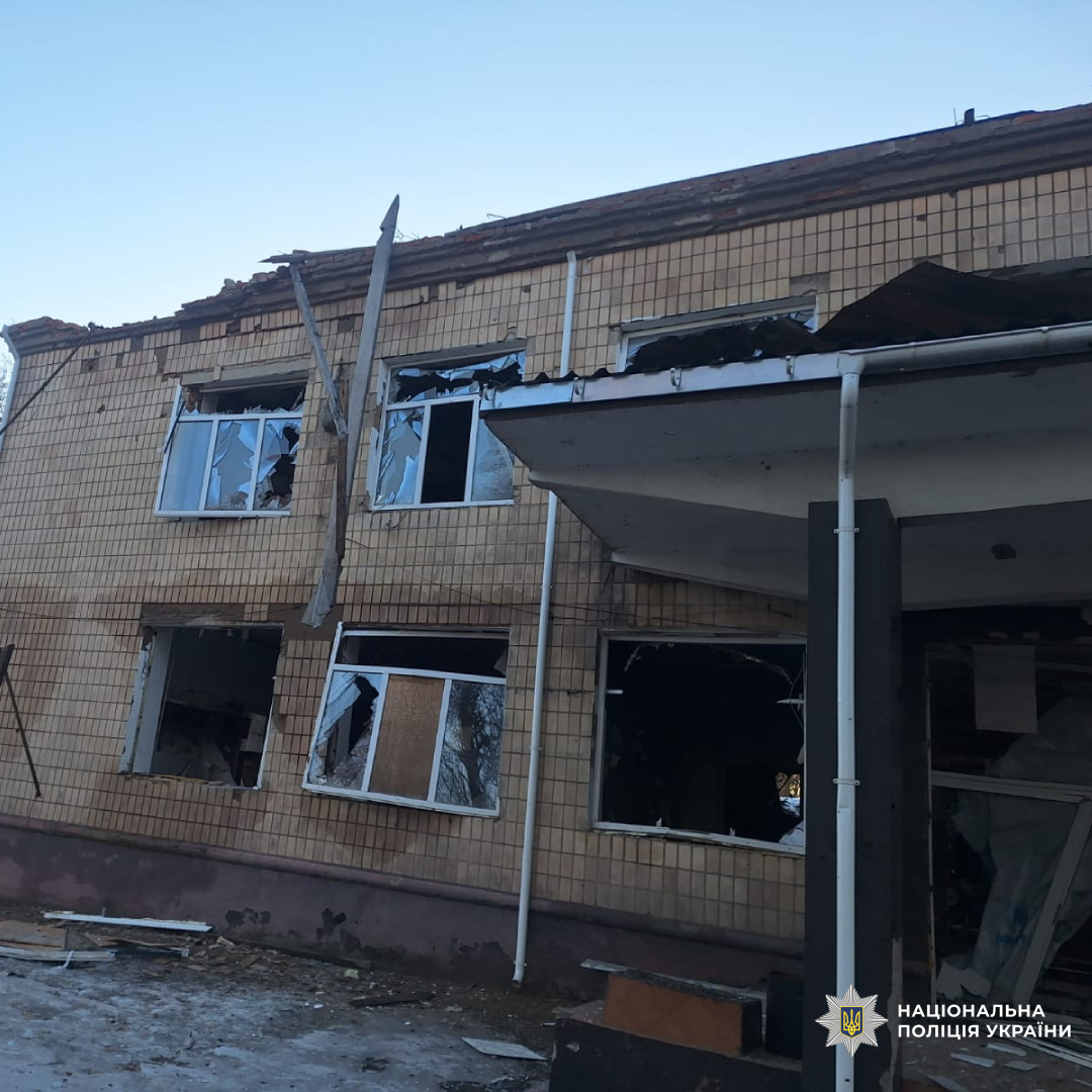 На Харківщині поліцейські задокументували наслідки ворожих обстрілів