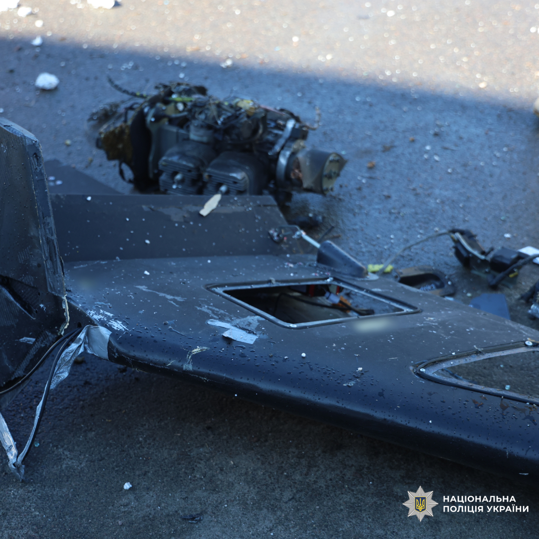 Є загиблі та постраждалі через ворожий удар по Харкову: поліція працює на місці влучання