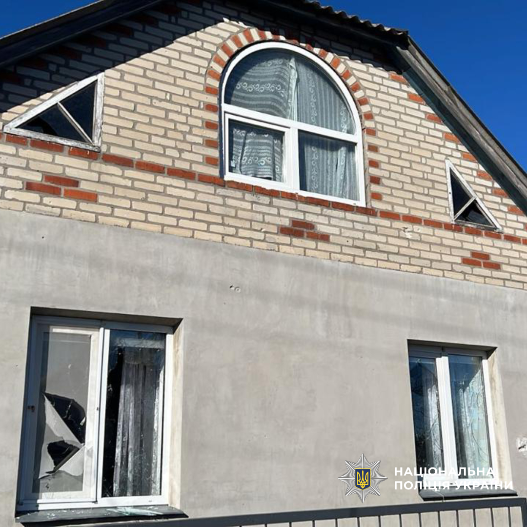 поліцейські працюють на місці удару