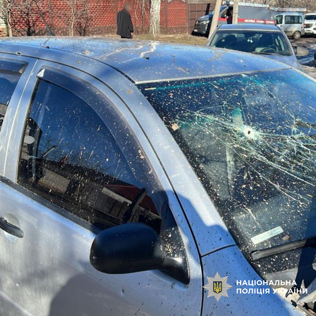 поліцейські працюють на місці удару