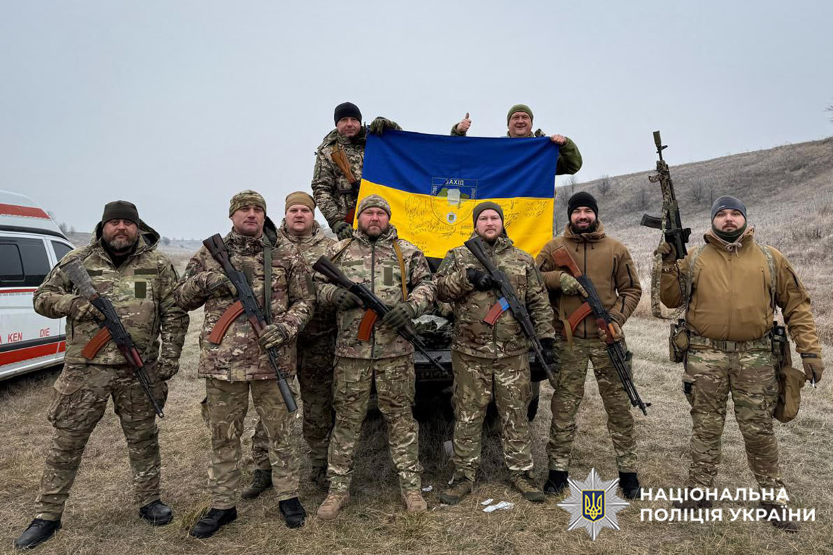 Андрій Давидюк з бойовими побратимами