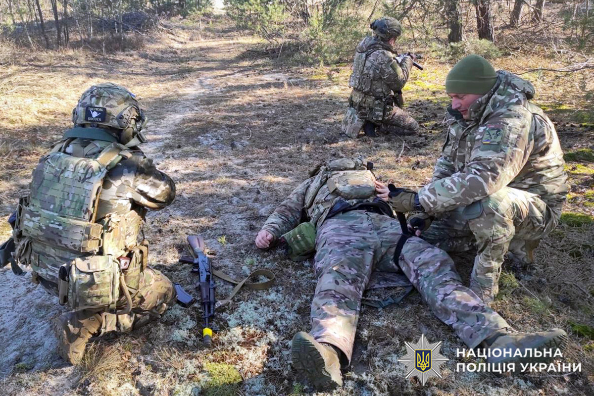 Надання допомоги пораненому