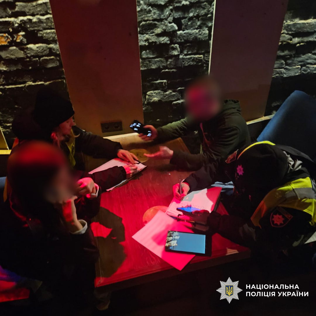 Поліцейські Харкова перевірили розважальний заклад щодо продажу алкоголю неповнолітнім