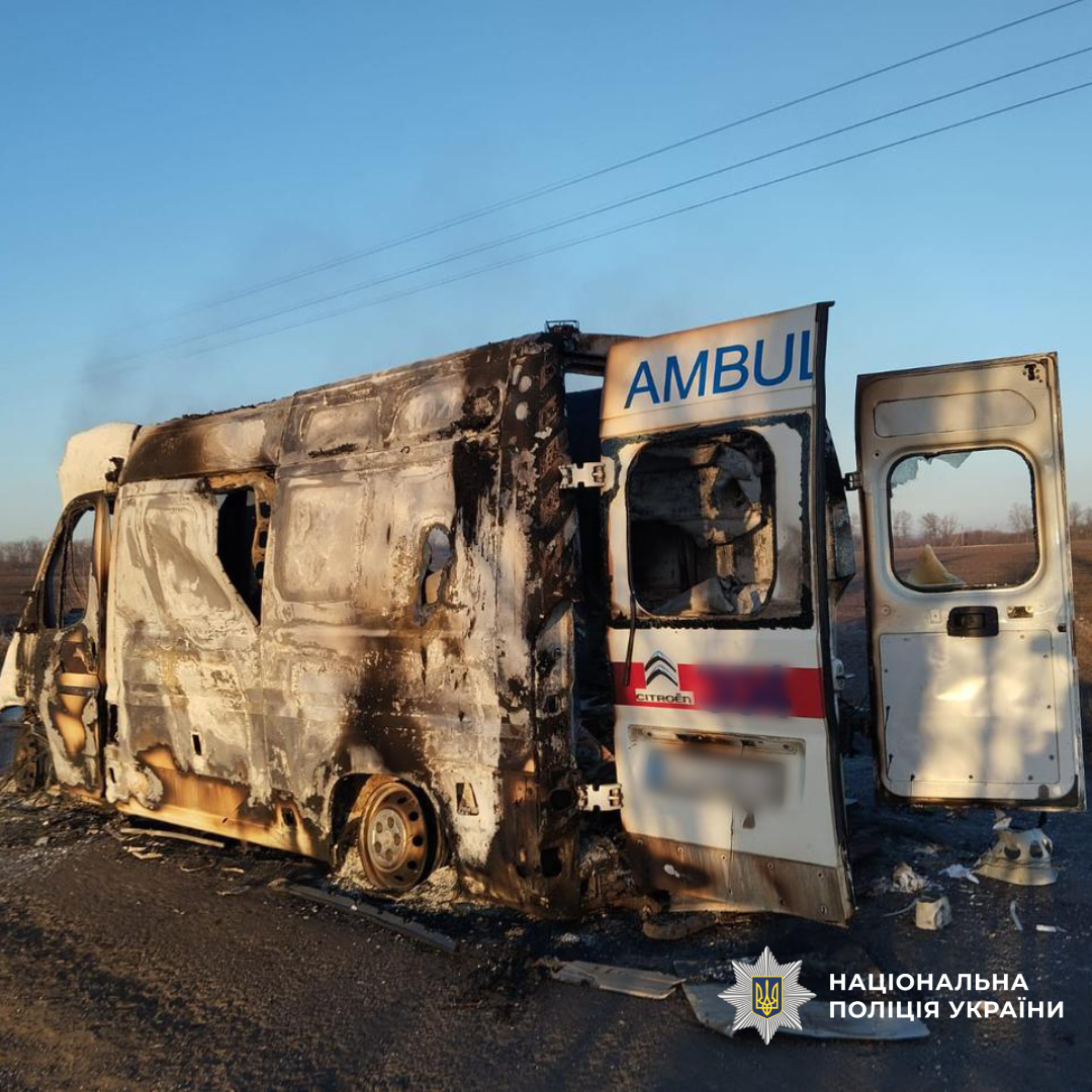 Через удар росіян загинули двоє медиків, один постраждав: поліцейські Харківщини  документують воєнний злочин окупантів