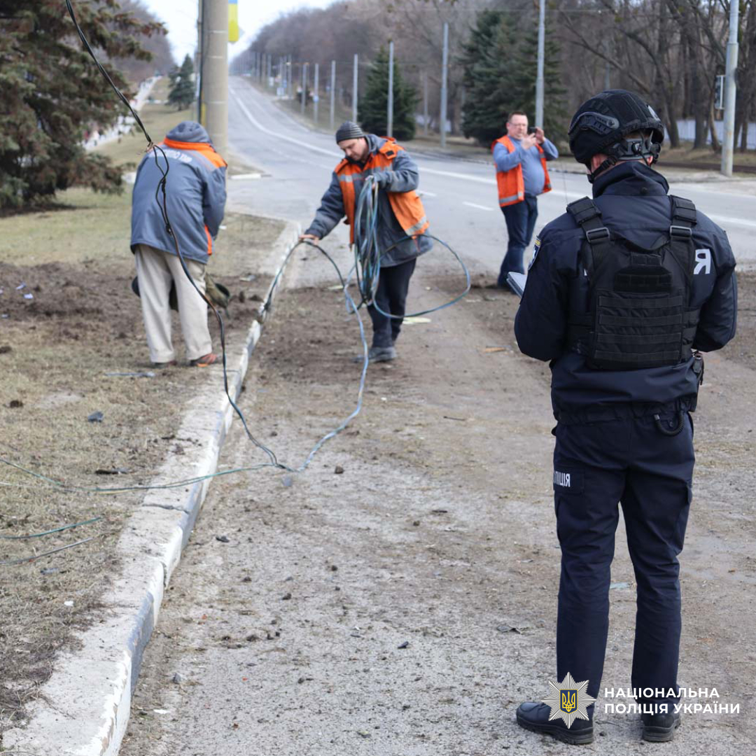 Поліція задокументувала наслідки ворожих обстрілів, внаслідок чого постраждав чоловік