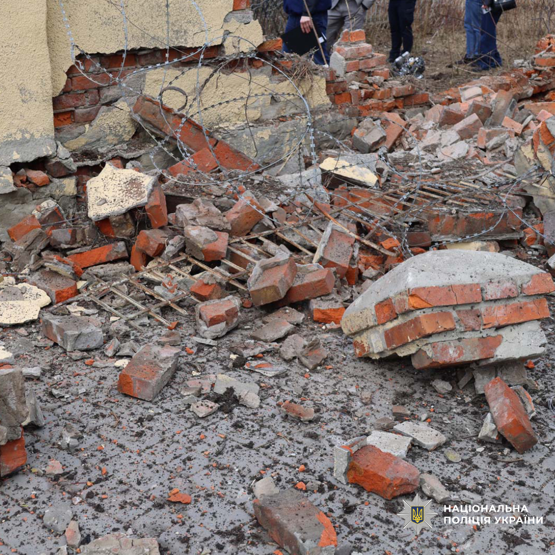 Поліція задокументувала наслідки ворожих обстрілів, внаслідок чого постраждав чоловік