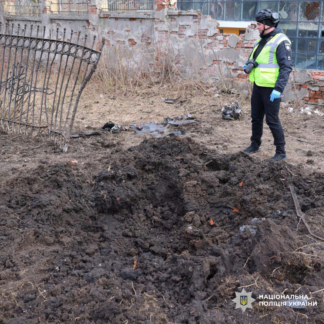 Поліція задокументувала наслідки ворожих обстрілів, внаслідок чого постраждав чоловік