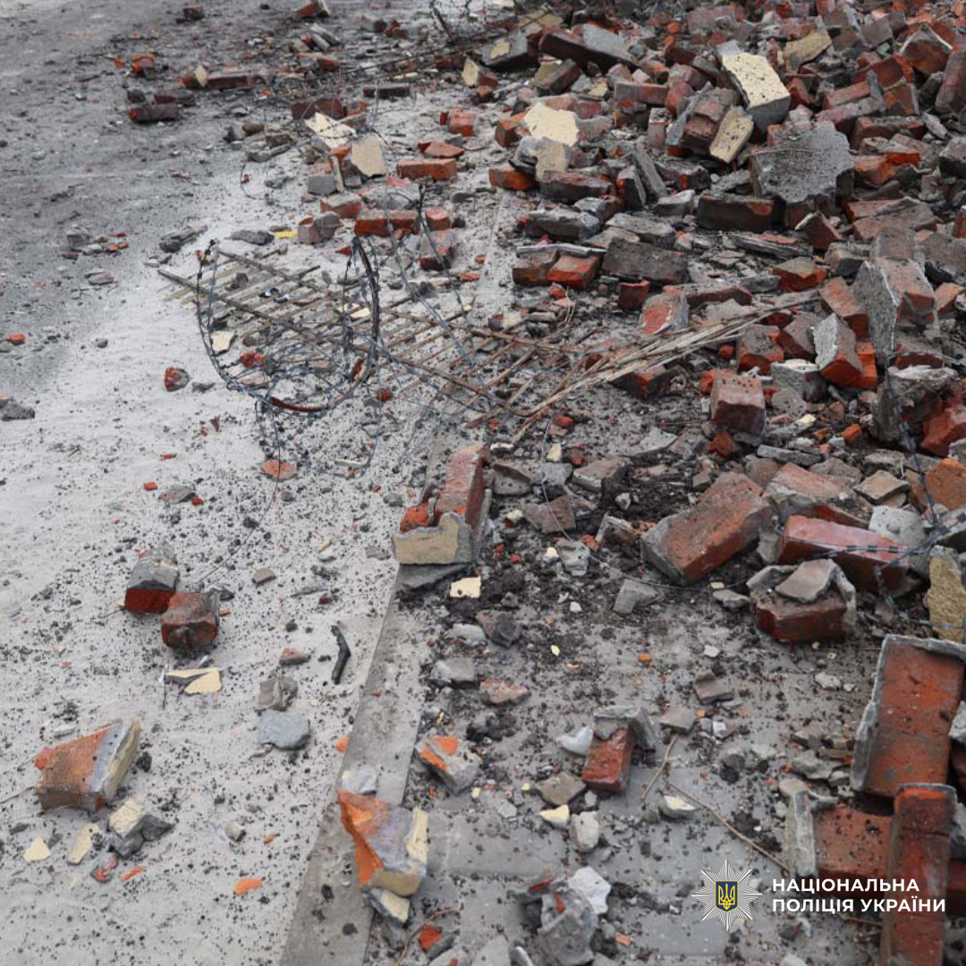 Поліція задокументувала наслідки ворожих обстрілів, внаслідок чого постраждав чоловік