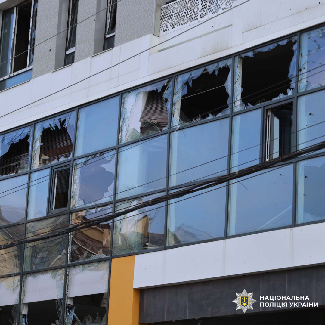 Поліція задокументувала наслідки ворожих обстрілів, внаслідок чого постраждав чоловік