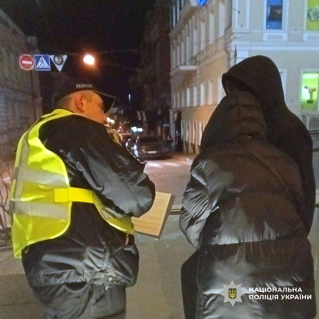 Поліція Харкова продовжуєздійснювати патрулювання місць масового перебування неповнолітніх